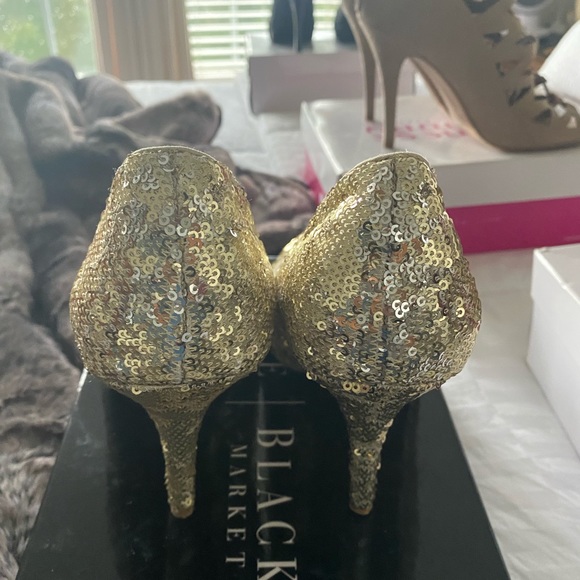 White House Black Market gold sequence Pumps, Size 10 - Picture 3 of 6